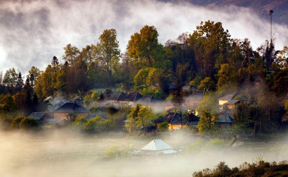 Sapa’s refreshing air and authentic ethnic villages make it ideal for travelers seeking respite from city life and a deep cultural connection in Vietnam’s northern highlands